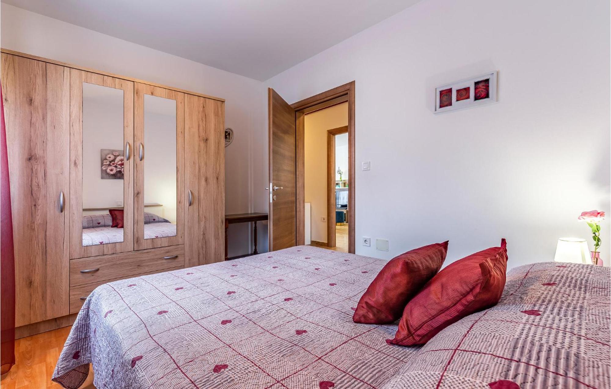 Awesome Apartment In Pula With Wifi Exterior photo